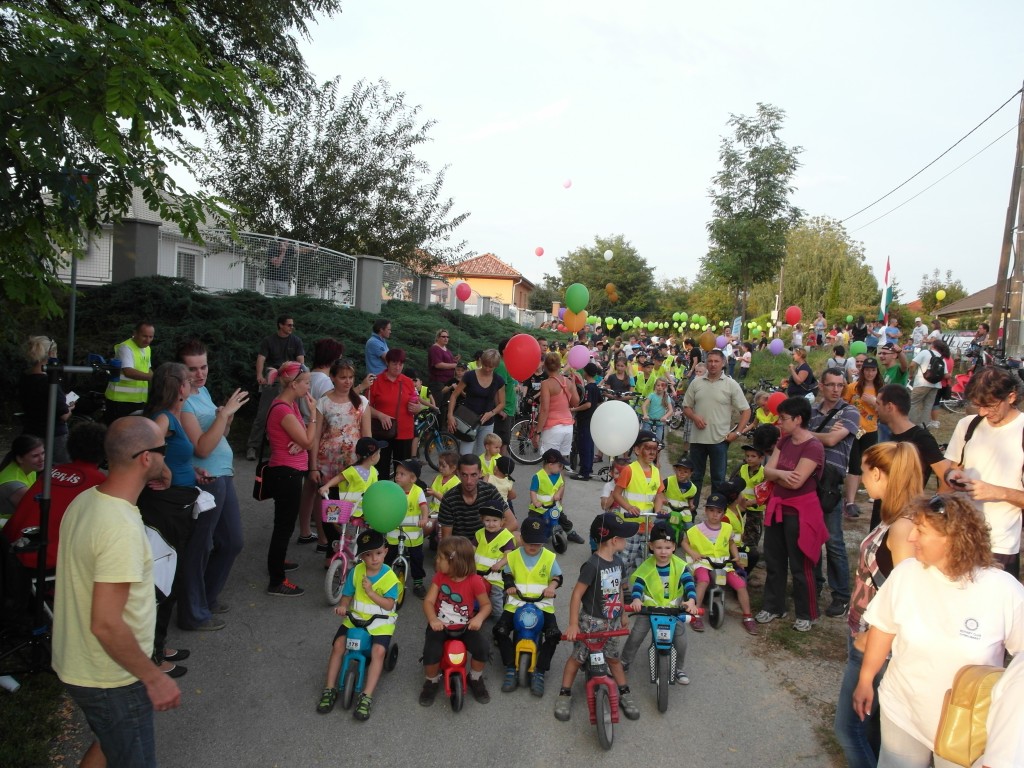 össznépi gurulás